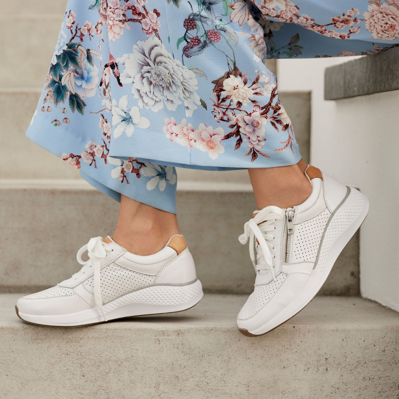 DOLPHIN DOLLY - WHITE